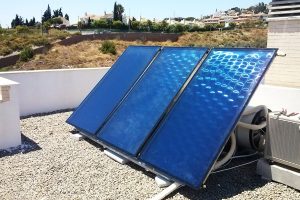 Equipo de paneles solares en murcia