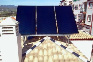 Instalación de equipo solar térmico en Granada.