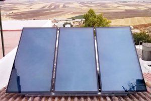 Instalación de tres placas solares en Córdoba