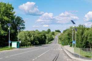 Paneles solares en carretera impacto medioambiental y beneficios